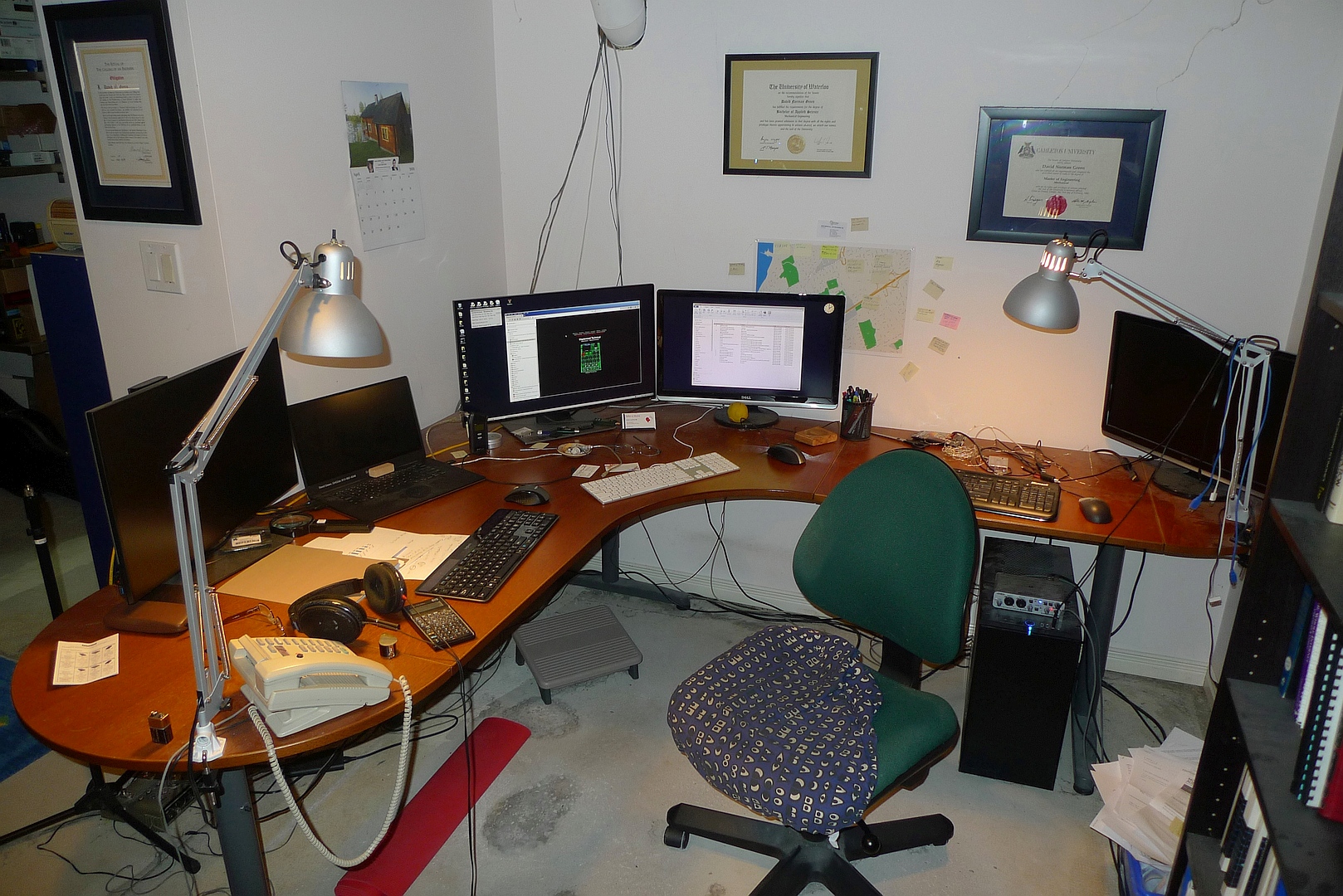 .\misc\Stations_Of_The_Lair\1_Main_Desk.jpg